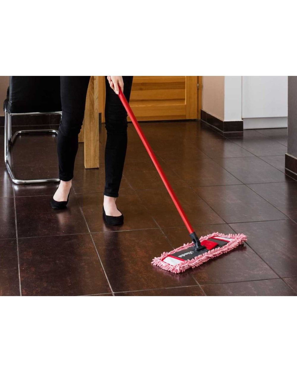Grindų valymo šepetys Vileda PET PRO VILE14359, 80 - 140 cm, juoda/raudona